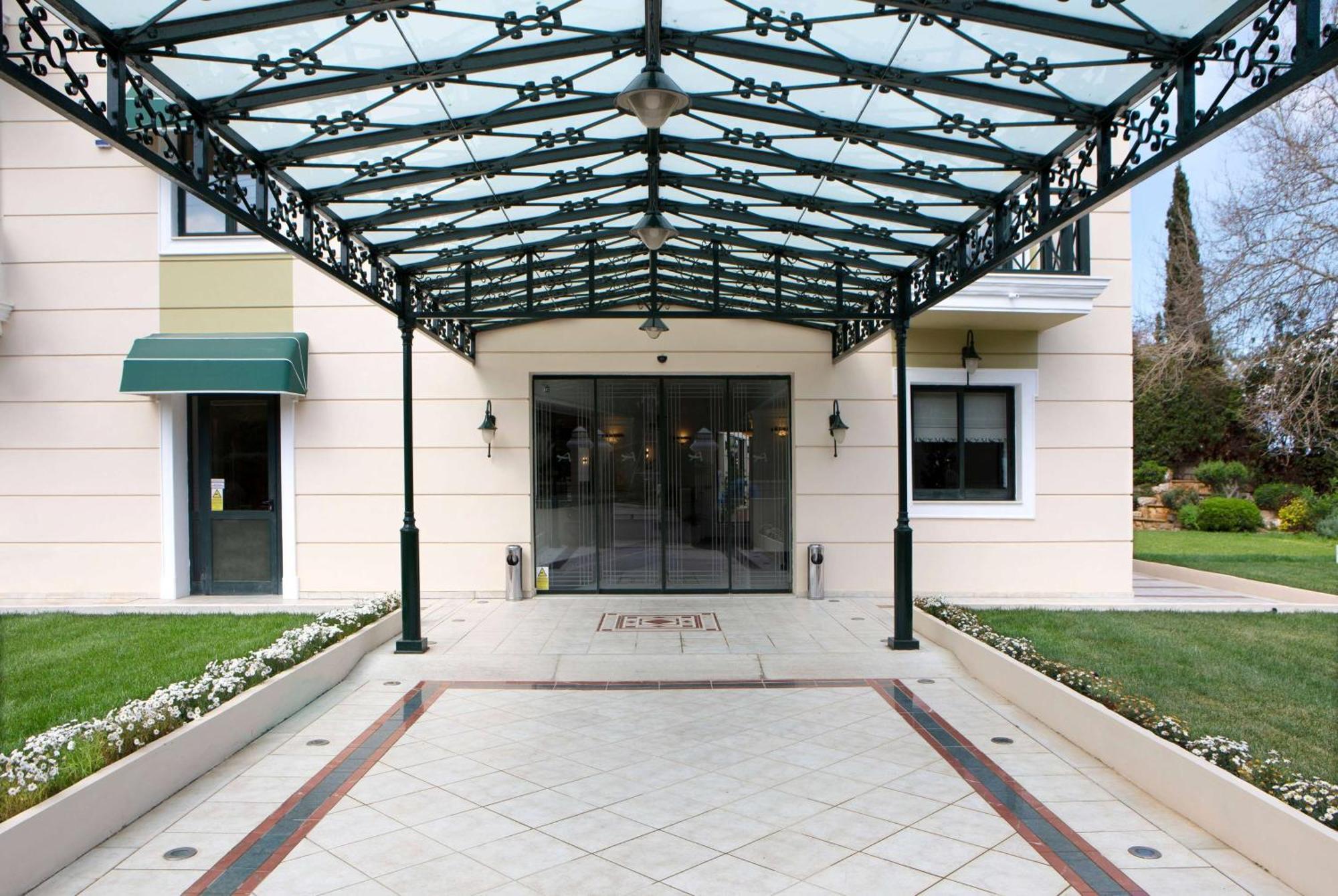 Ramada By Wyndham , Athens Club Attica Riviera Hotel Mati Exterior photo Entrance of the hotel