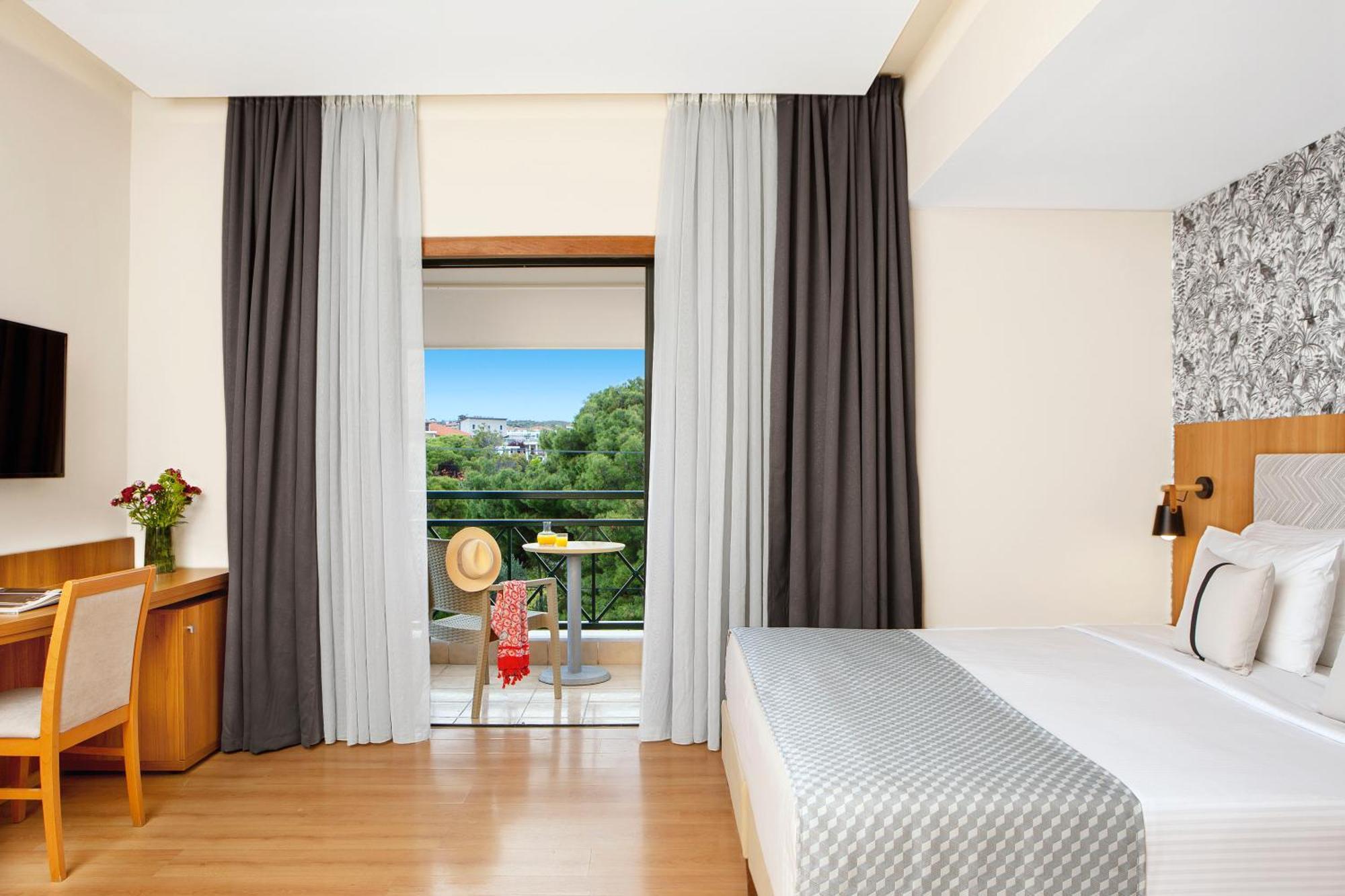 Ramada By Wyndham , Athens Club Attica Riviera Hotel Mati Exterior photo A room at the hotel