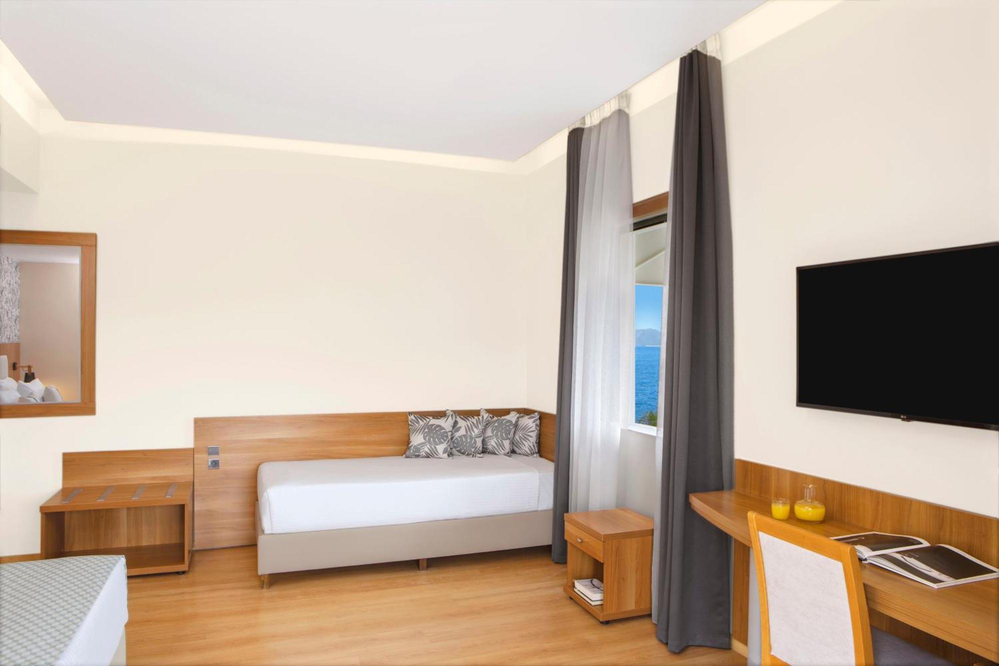 Ramada By Wyndham , Athens Club Attica Riviera Hotel Mati Exterior photo